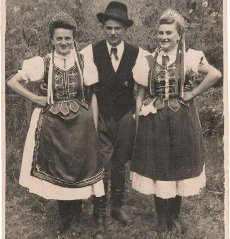 Odrasla folklorna skupina